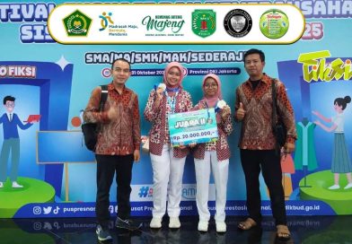 Dua Siswi MAN 2 Kudus Raih Juara Nasional FIKSI 2025 Bidang Seni Rupa dan Desain