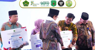 Menteri Agama Serahkan Penghargaan Madrasah Inovasi Program Terbaik ke MAN 2 Kudus